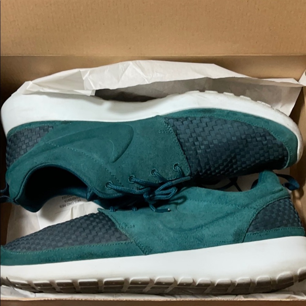 COPY - COPY - Size 11 Nike RosheRun woven